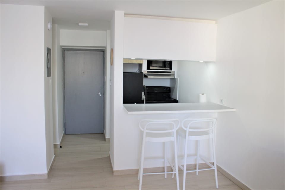 Stools & countertop