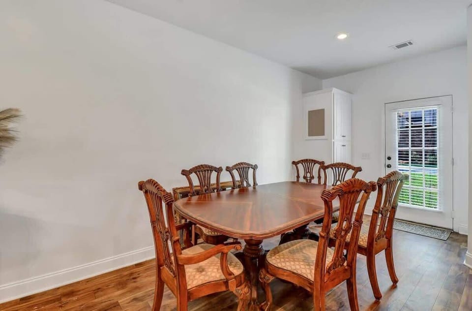 A view of the dining area!