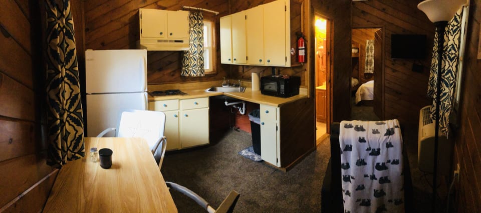 Apartment, 1 Bedroom | Private kitchenette | Coffee/tea maker
