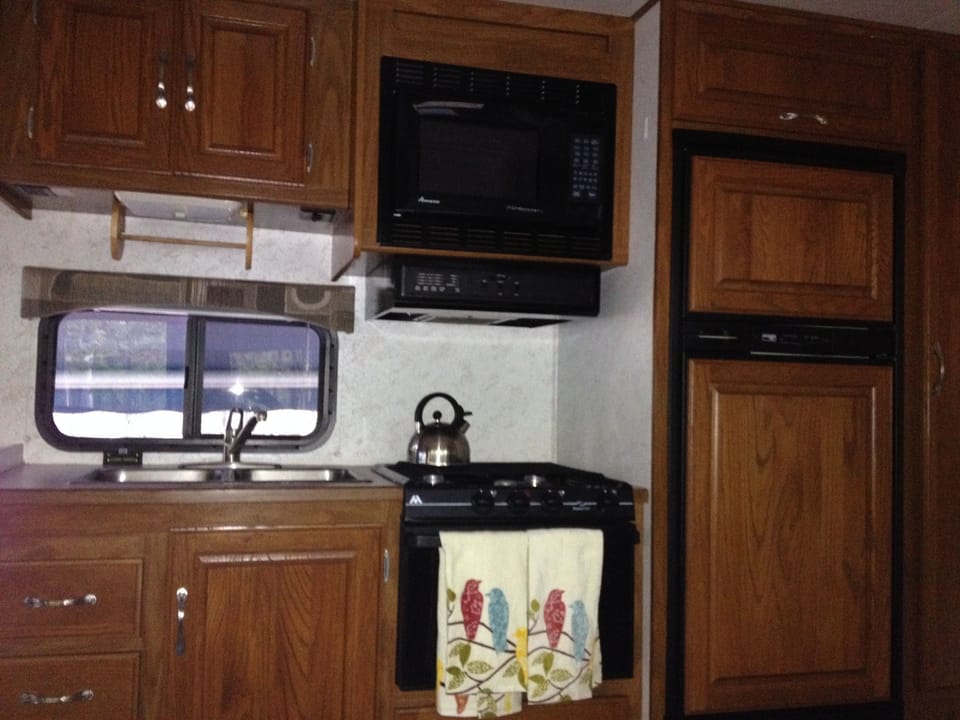 Classic Mobile Home, 1 Bedroom | Private kitchenette | Coffee/tea maker