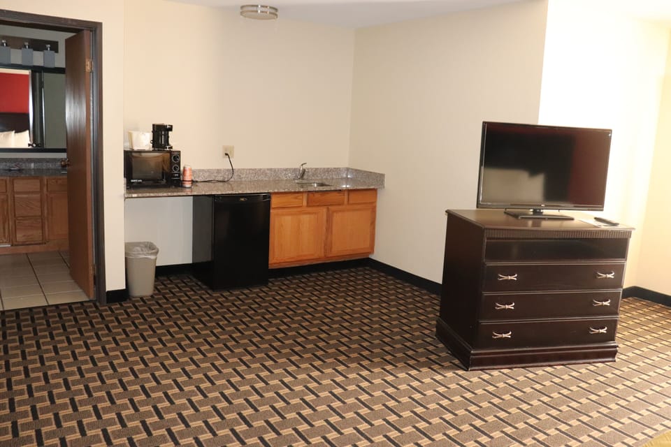 Desk, free WiFi, bed sheets, alarm clocks