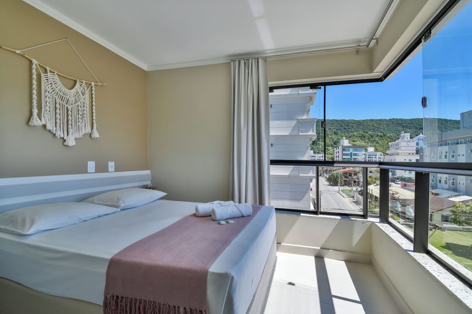 Premier Studio Suite | Individually decorated, individually furnished, blackout drapes