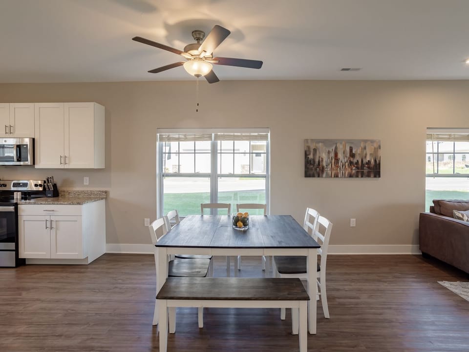Deluxe Condo | Private kitchen | Fridge, microwave, oven, stovetop