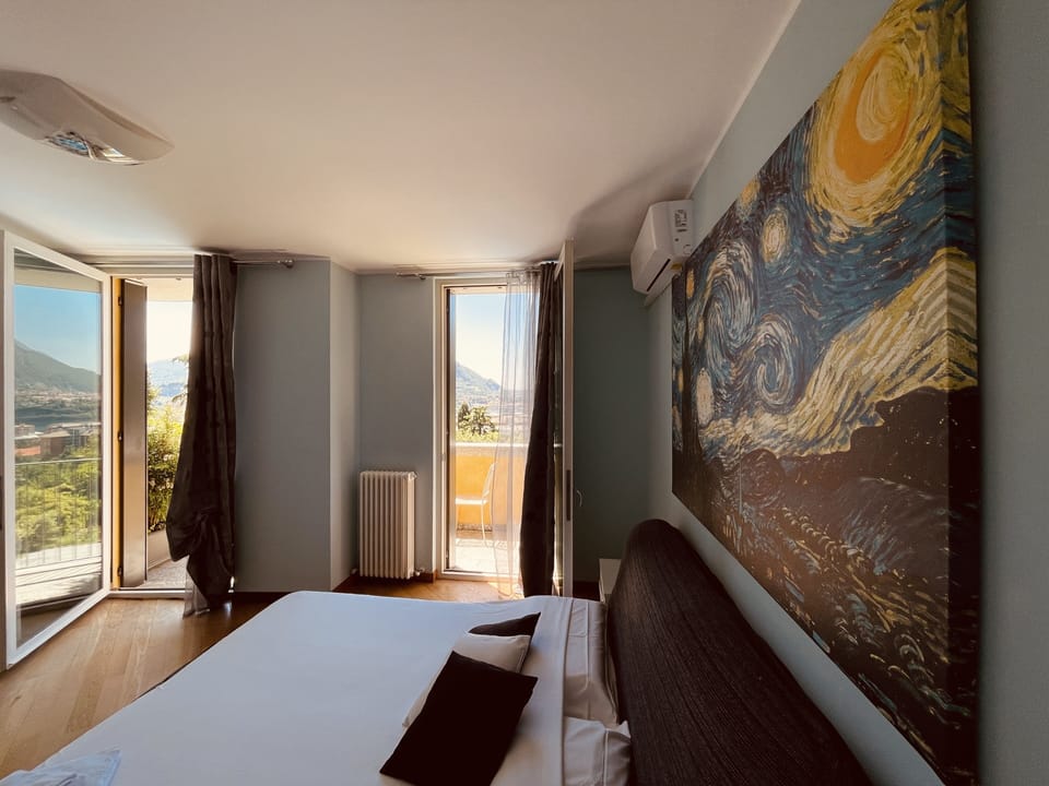 Standard Double Room, Shared Bathroom, Lake View (Camera Elegante)