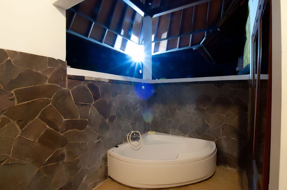 Penthouse | Deep soaking bathtub