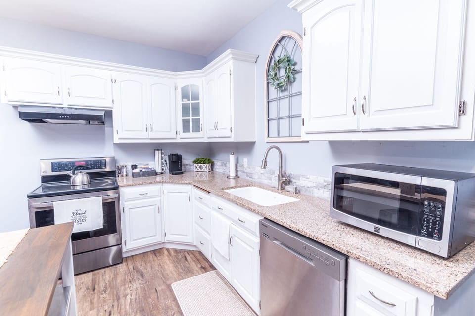 Full kitchen with quartz countertops