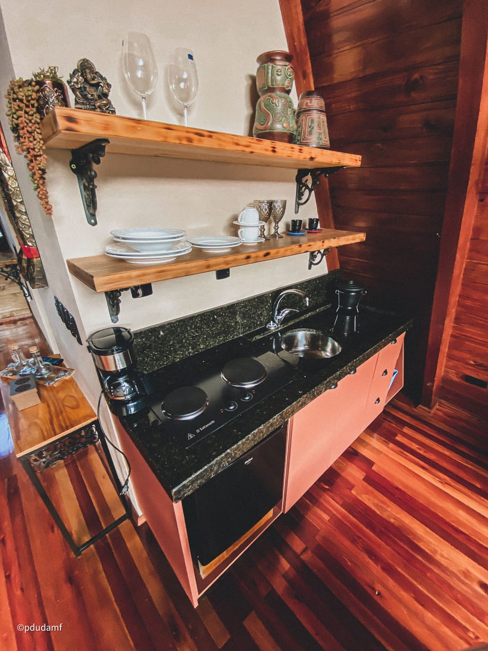 Romantic Studio Suite | Private kitchen | Microwave, electric kettle, cookware/dishes/utensils