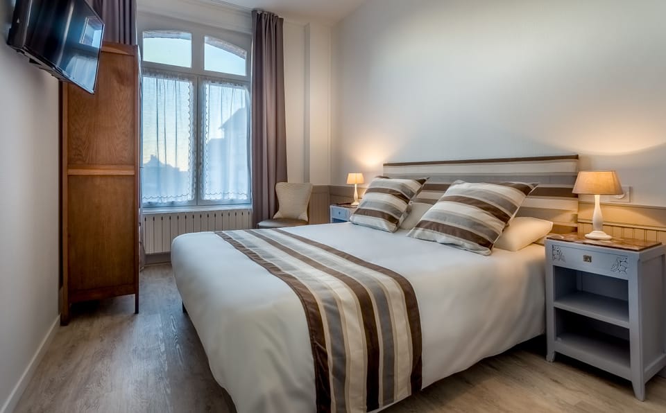 Premium bedding, desk, soundproofing, free WiFi