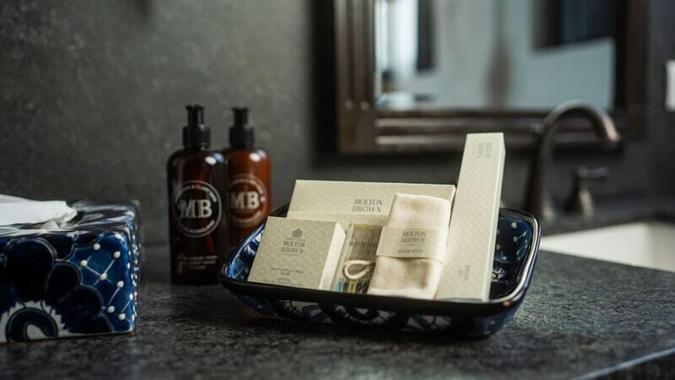 Junior Suite, 1 King Bed, City View | Bathroom | Shower, designer toiletries, hair dryer, towels