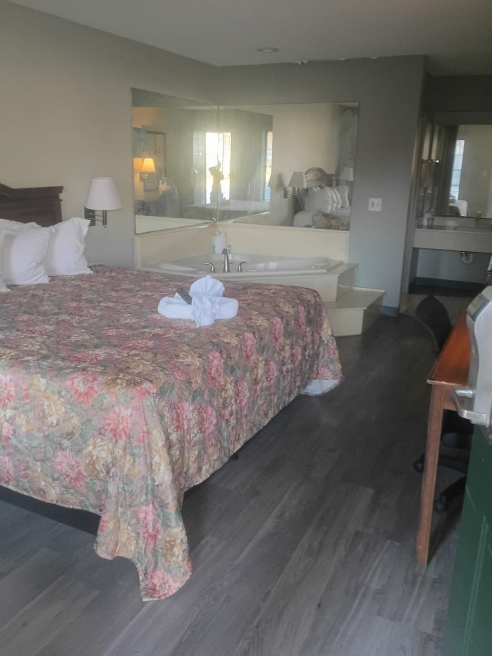 Basic Single Room | Iron/ironing board, free WiFi, bed sheets, alarm clocks