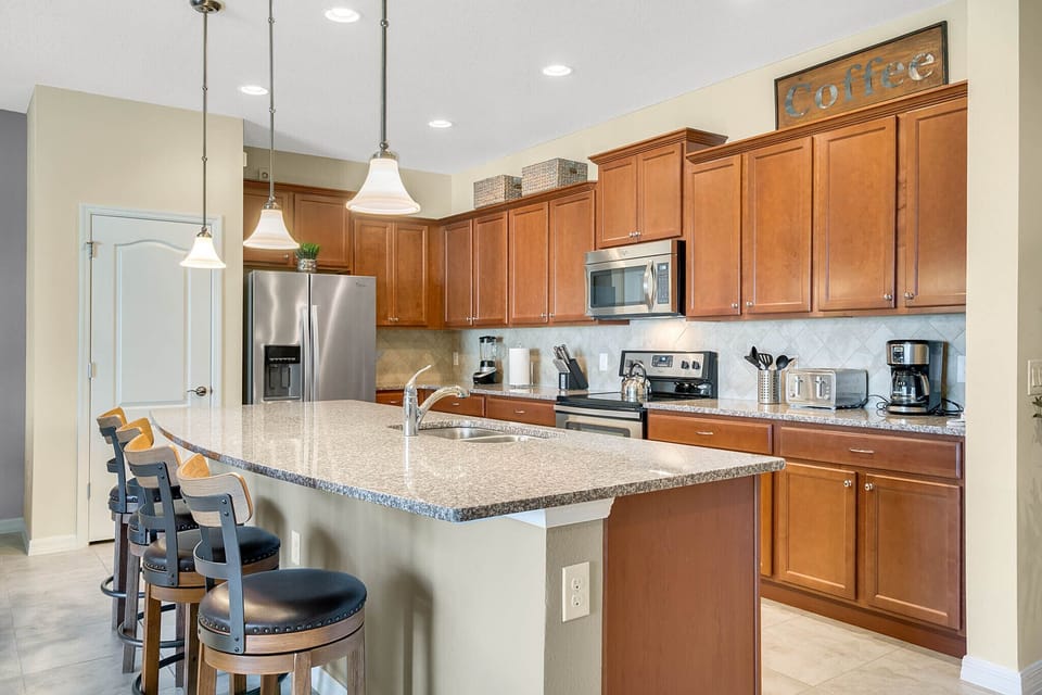 Full kitchen