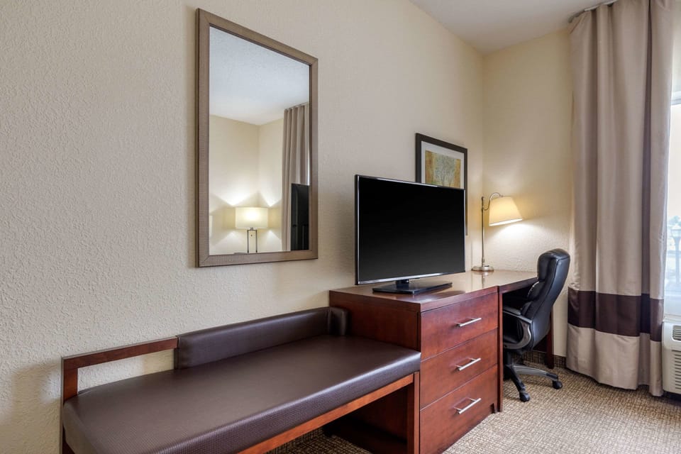 1 bedroom, premium bedding, desk, iron/ironing board