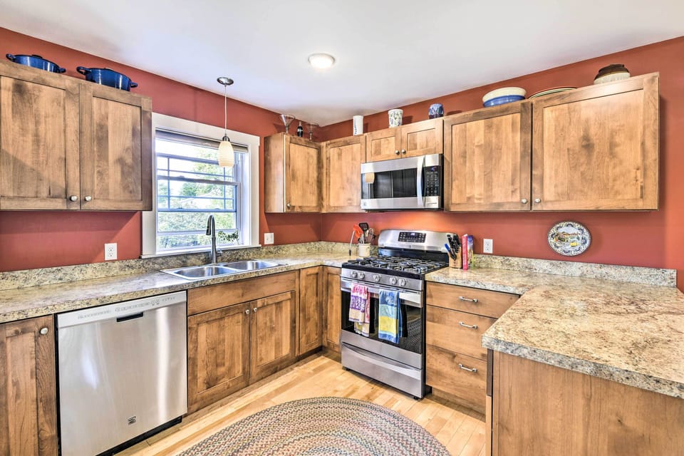 Kitchen | Cooking Basics & Spices Provided