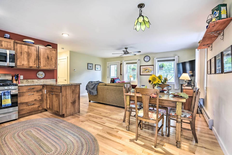 Dining Area | Kitchen