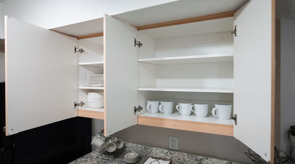 Apartment | Private kitchen | Full-size fridge, microwave, oven, cookware/dishes/utensils