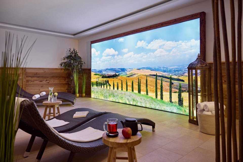 Couples treatment rooms, sauna, steam room, hot springs, body treatments