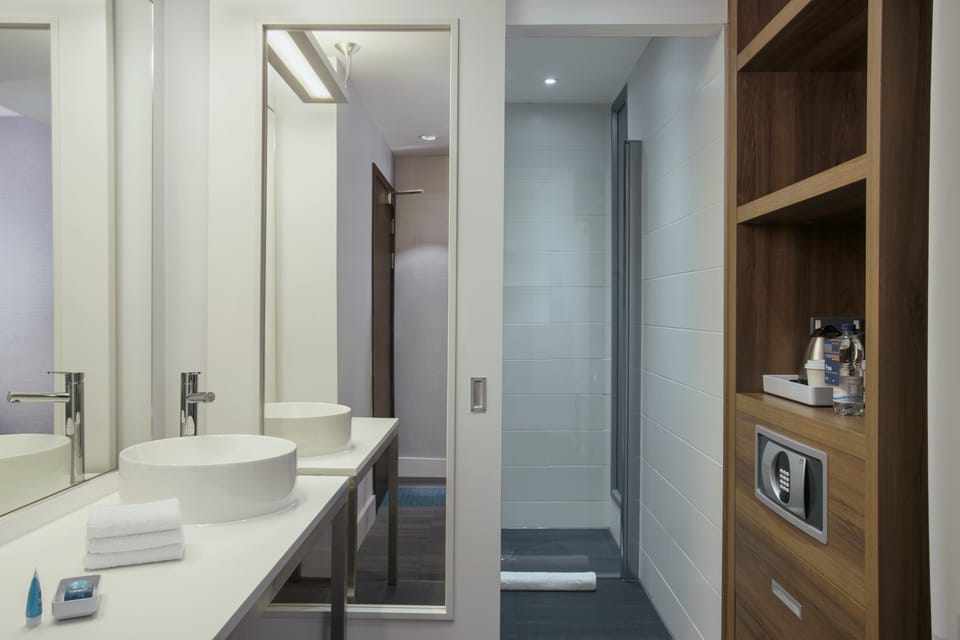 Shower, free toiletries, hair dryer, towels