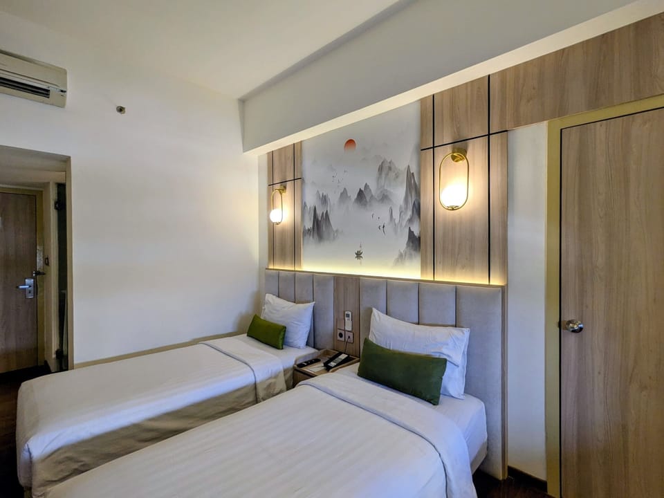 Deluxe Twin | 1 bedroom, minibar, in-room safe, desk