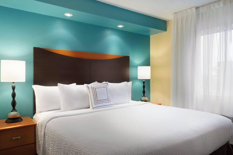 Executive Suite, 1 King Bed with Sofa bed | Desk, iron/ironing board, free cribs/infant beds, free WiFi