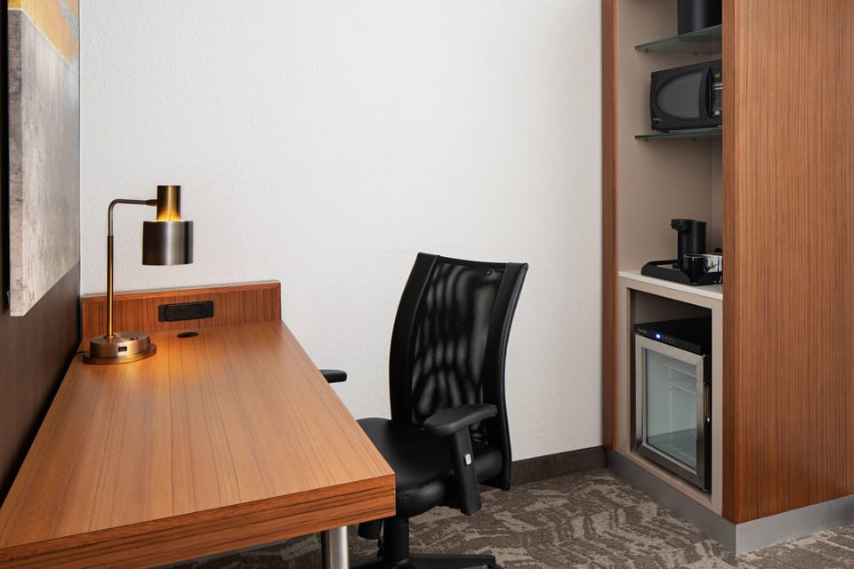 Premium bedding, in-room safe, desk, laptop workspace