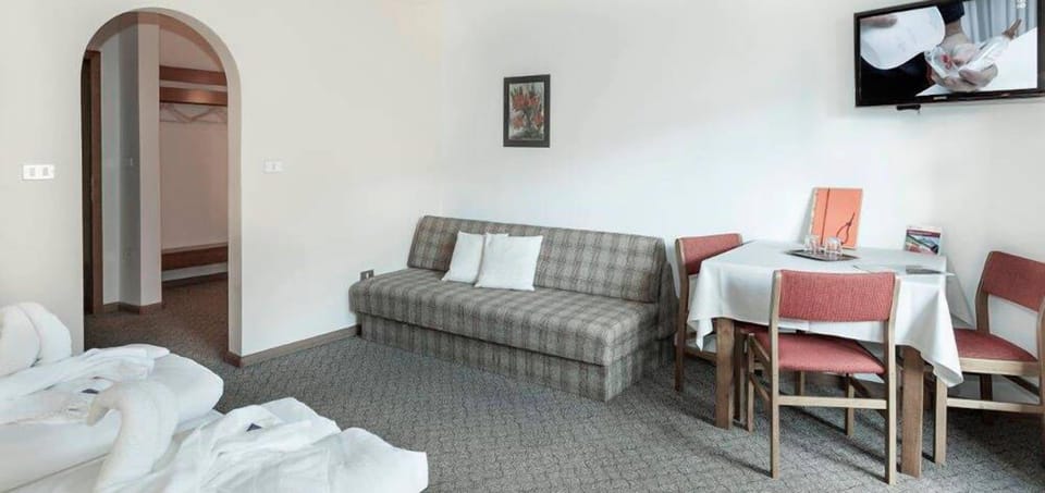 Double Room | Living area | Flat-screen TV