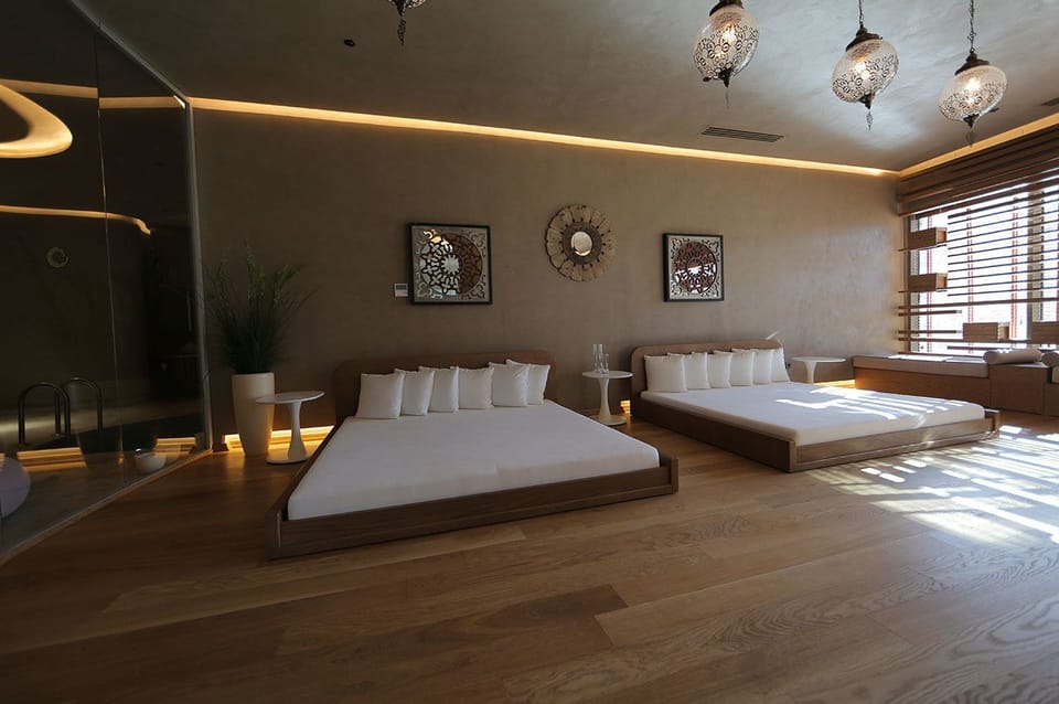 Couples treatment rooms, sauna, hot tub, steam room, hot springs