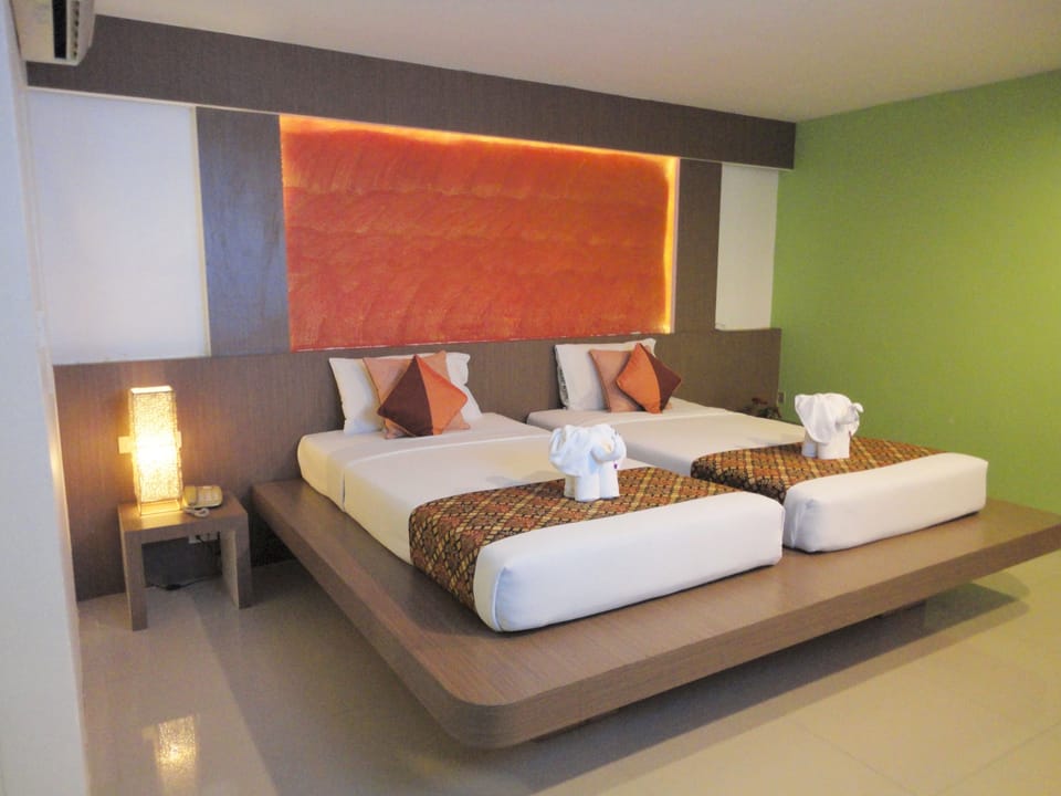 Deluxe Double or Twin Room | Minibar, in-room safe, desk, laptop workspace