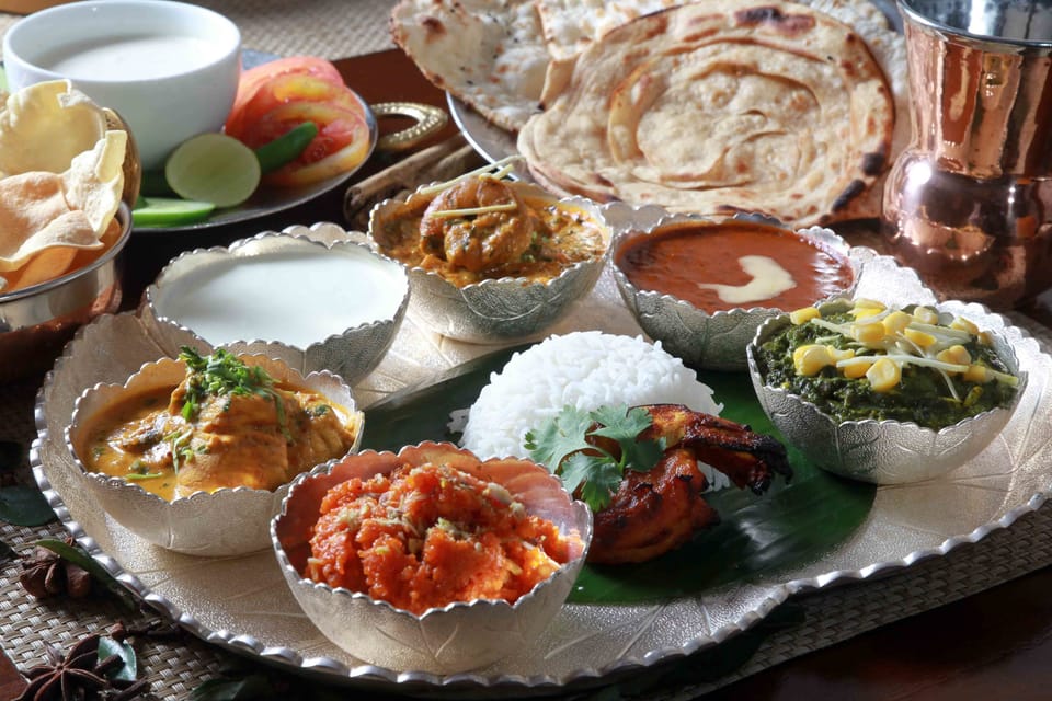 4 restaurants; lunch and dinner served