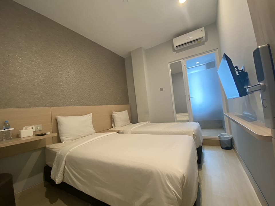 Superior Twin Room, 1 Twin Bed | Desk, WiFi (free), bed sheets