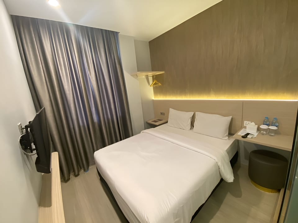 Superior Double Room | Desk, WiFi (free), bed sheets