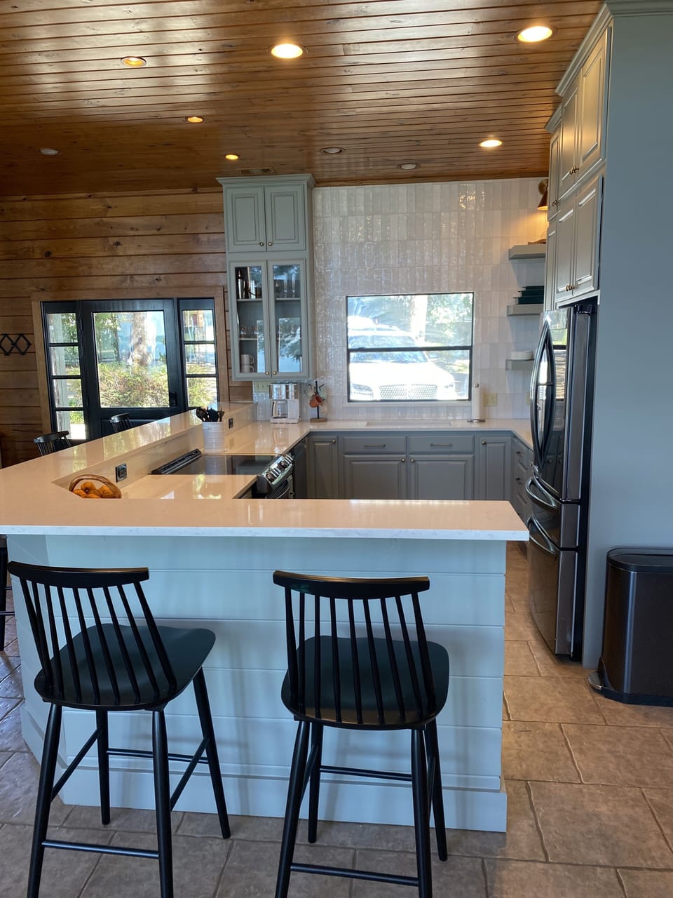 Large kitchen with bar seating for 5. 