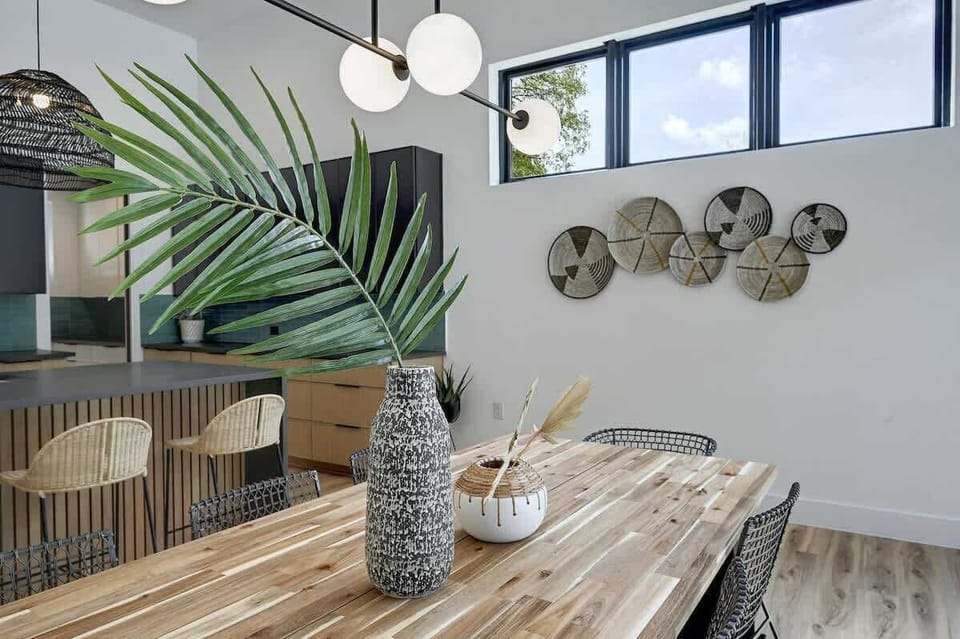There is seating for 4 at the breakfast bar and seating for 8 at the dining table