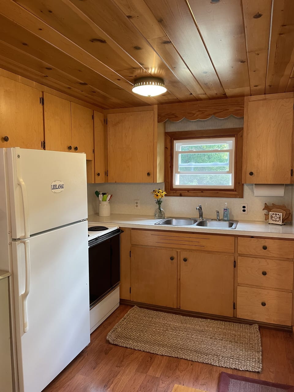 Quaint kitchen but offers everything you need. 