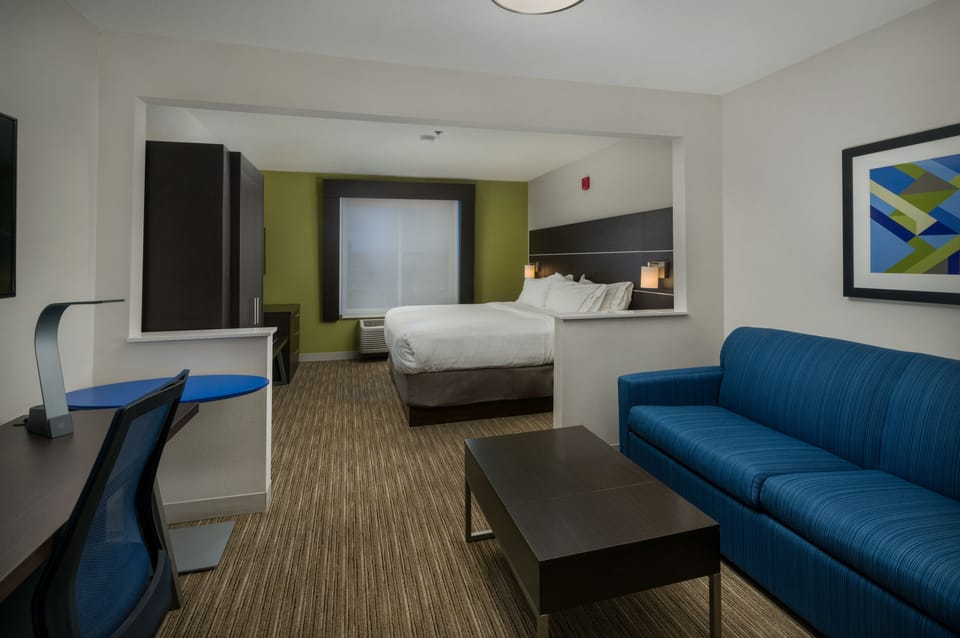 Standard Room, 1 King Bed with Sofa bed | Desk, iron/ironing board, cribs (free), rollaway beds (surcharge)
