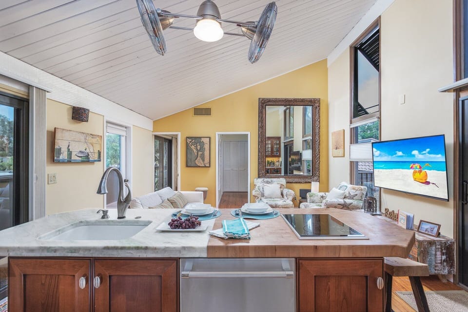 Spectacular kitchen with high-end Thermador & Wolf appliances (two burner cooking pad) including a convection oven, great for baking!