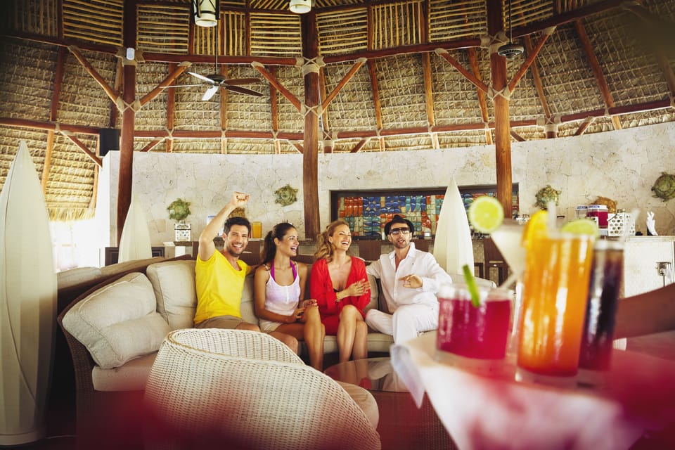2 bars/lounges, poolside bar