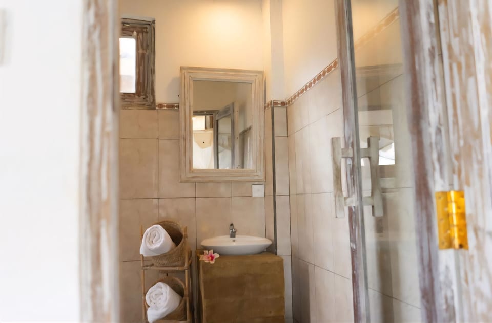 Separate tub and shower, rainfall showerhead, free toiletries