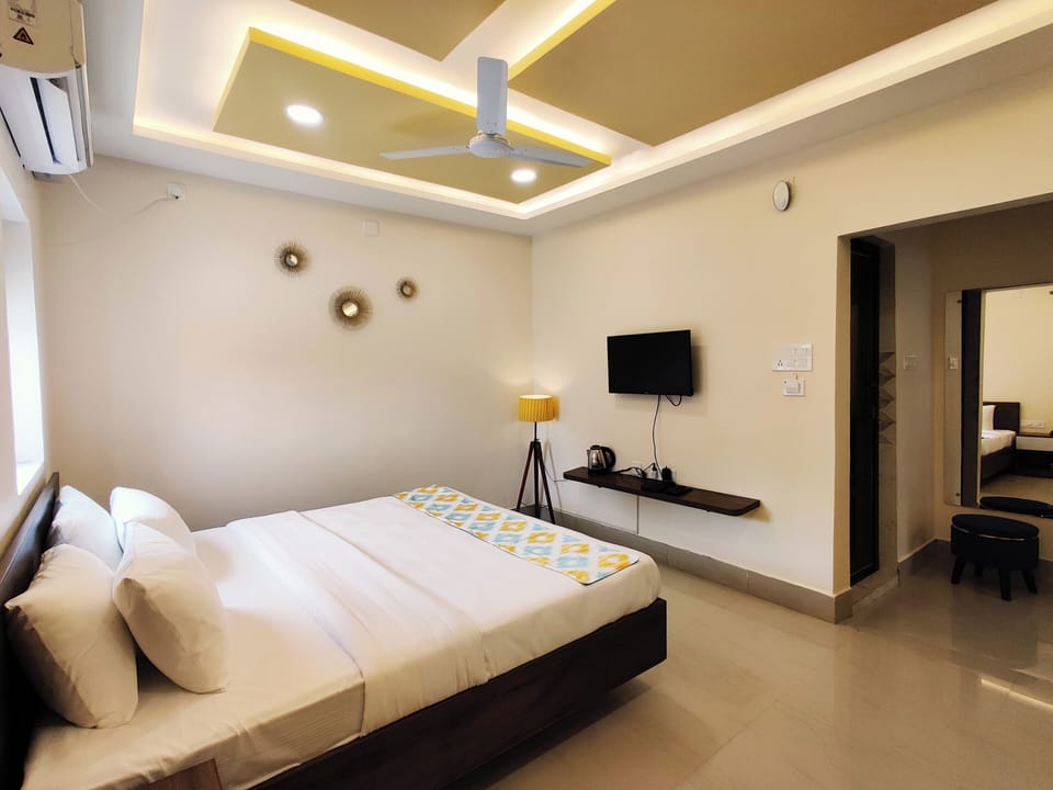 Superior Room | Laptop workspace, WiFi (free), bed sheets