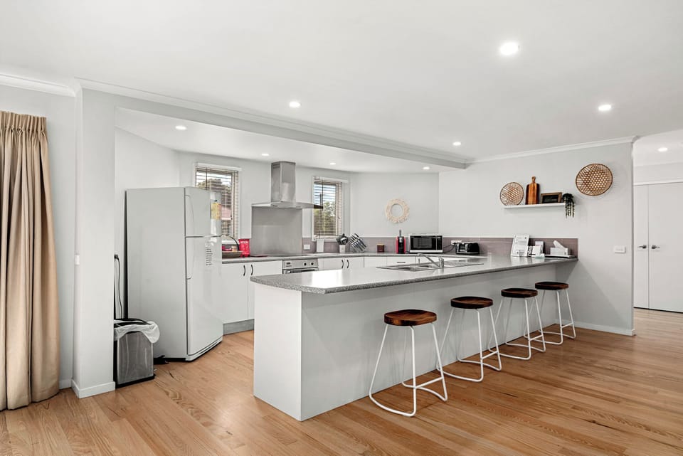 Spacious space for cook & dine