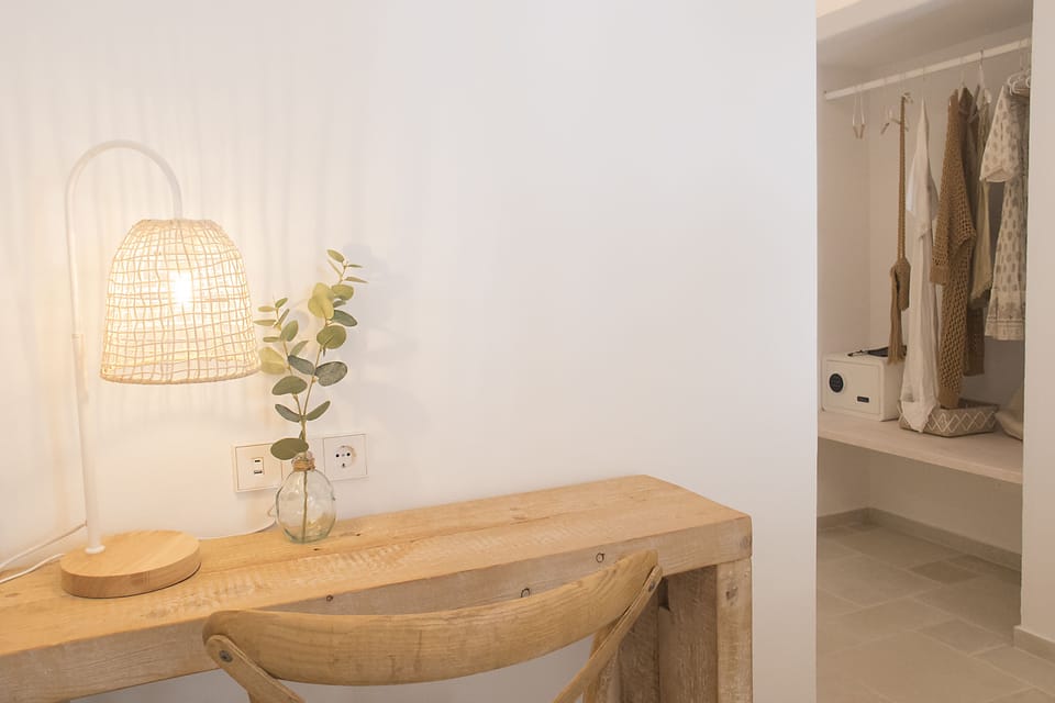 Deluxe Double Room, 1 King Bed, Patio, Courtyard View | Egyptian cotton sheets, premium bedding, down comforters, pillowtop beds