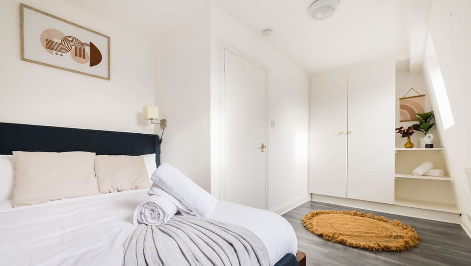 Double bed - Bedroom 2