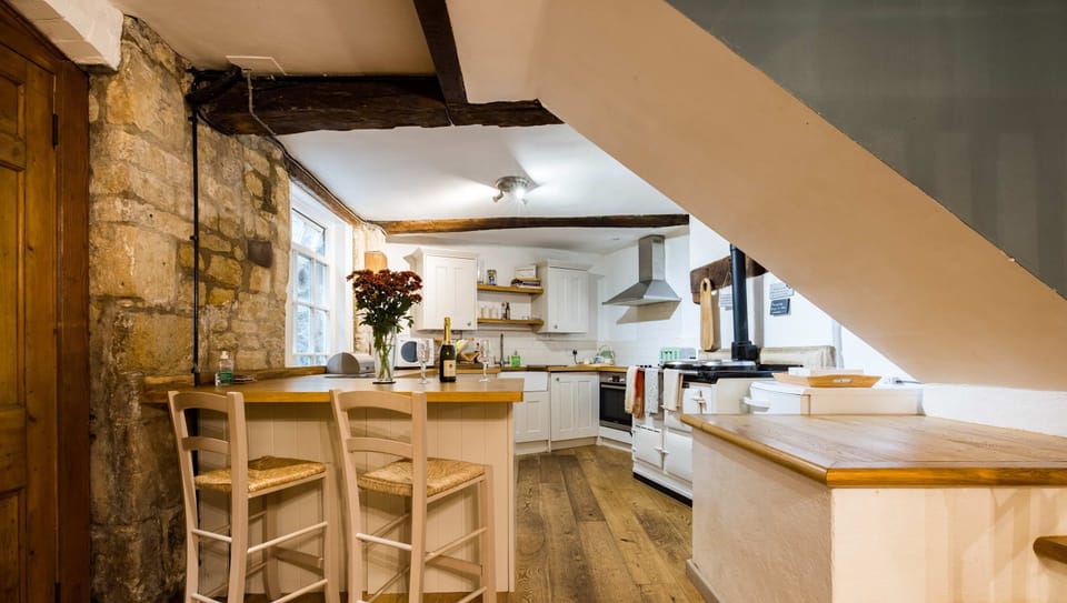 Kitchen breakfast bar