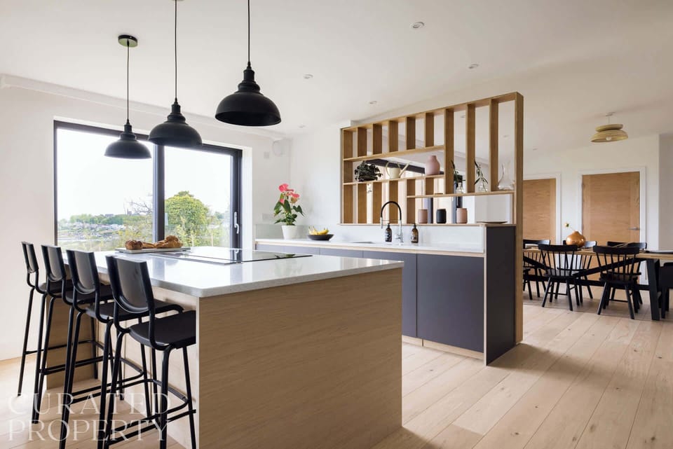 Kitchen breakfast bar
