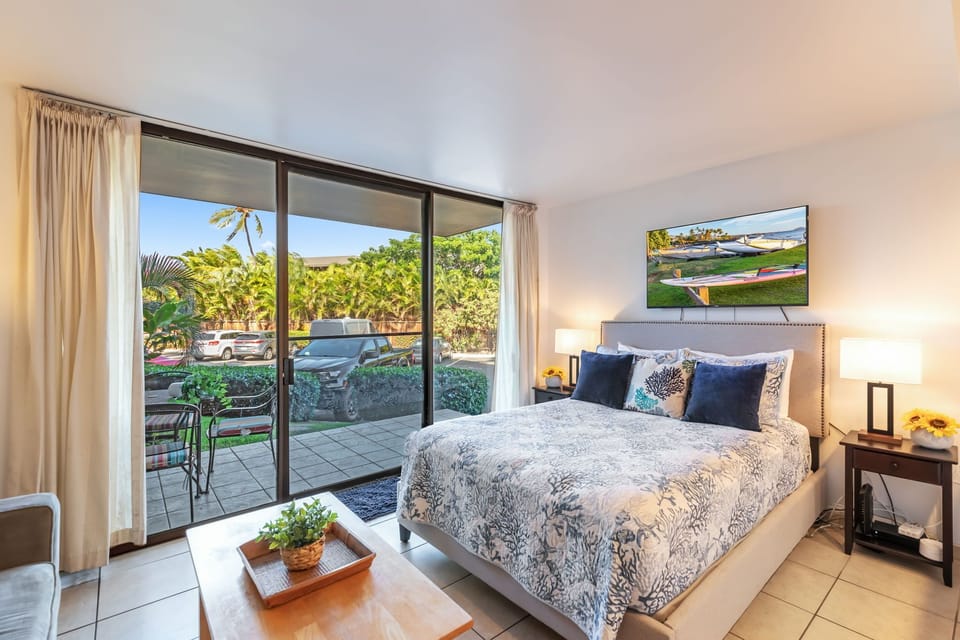 Bright and inviting living room with island-inspired décor