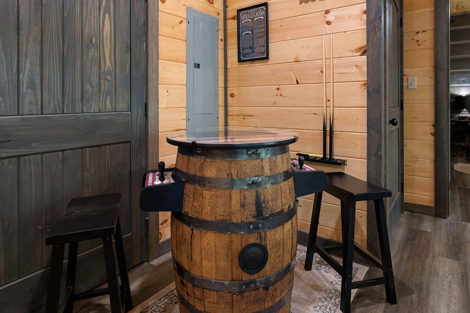 Pub table multi-cade arcade game.  Free play!