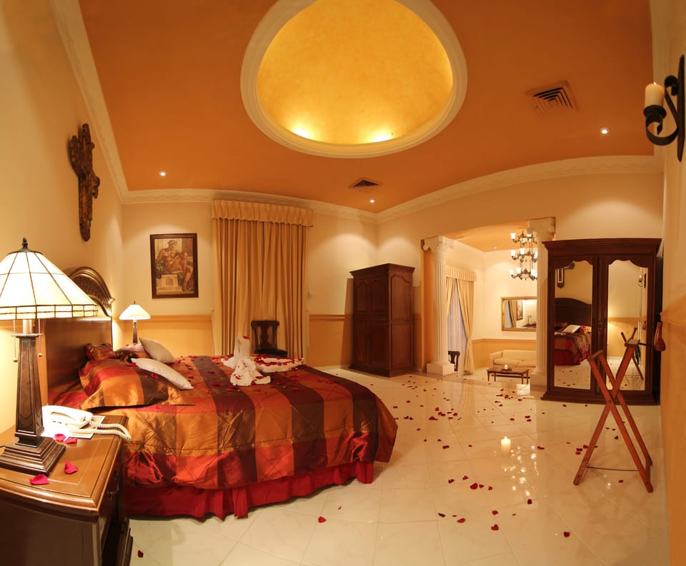 Master Suite with One King Bed & Spa Bath - Garden View | In-room safe, desk, laptop workspace, soundproofing