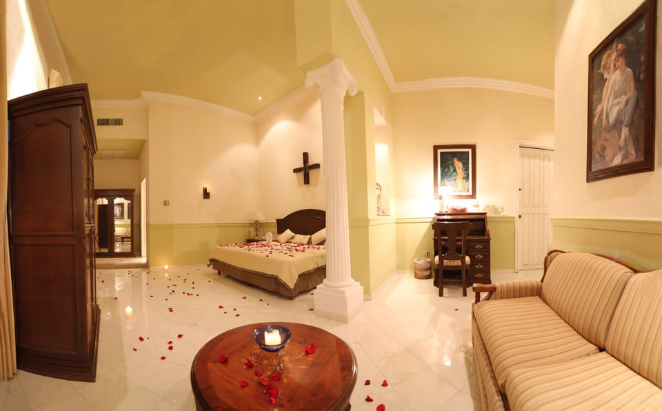 Junior Suite, 1 Bedroom, Hot Tub, Garden View | In-room safe, desk, laptop workspace, soundproofing