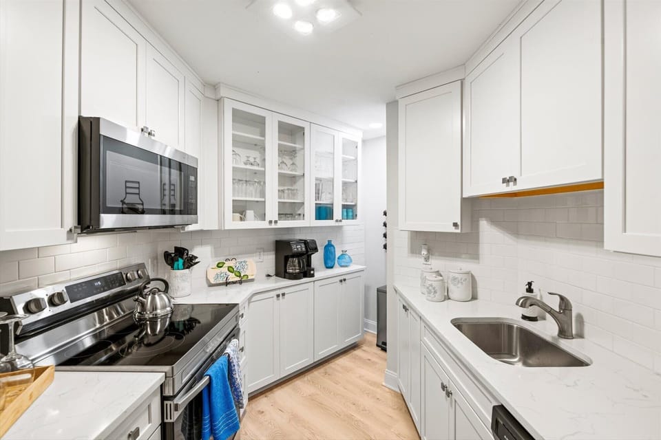 Brand new fully stocked kitchen with everything you need to prepare your meals!