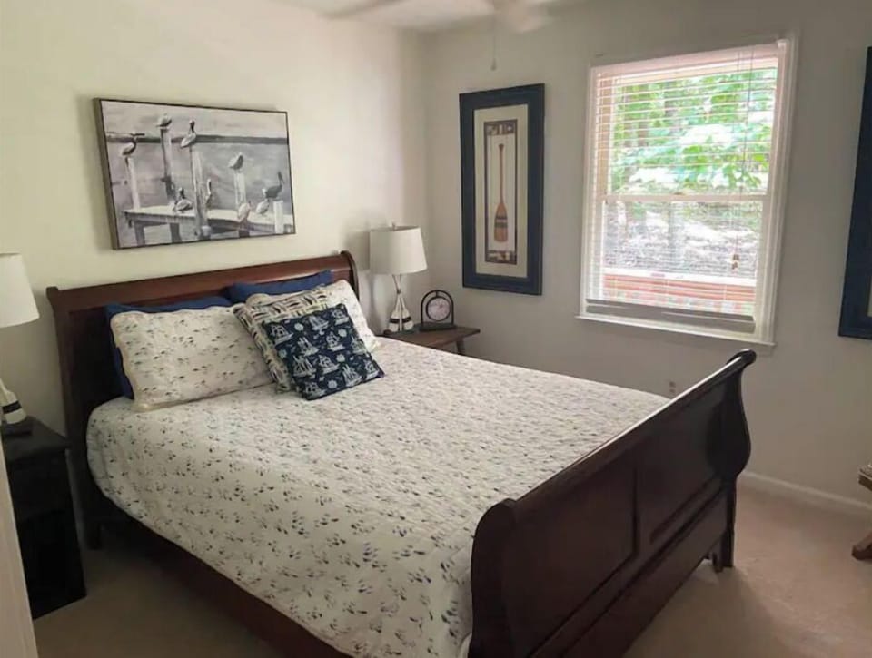 Queen room