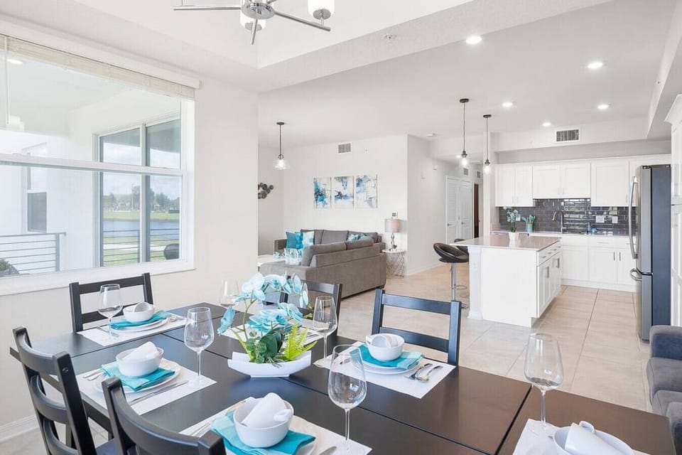 Dining Room!#Disney #Parks #kingdom #springs #StoreyLake #Apartment #Vacation #Rental #waterpark #Kissimmee #Orlando #universal #citywalk